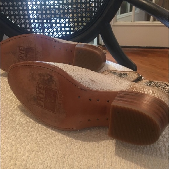 Frye Deborah Sandy Short Boot - Picture 3 of 3